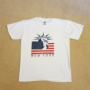 New York Statue of Liberty Graphic Tee, Small, White